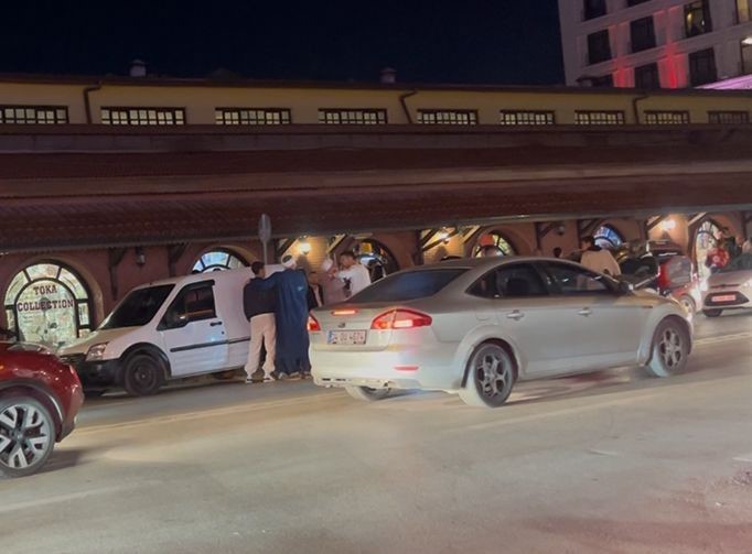 ESKİŞEHİR’DE KARŞI ŞERİDE GEÇEREK DÖNÜŞ YAPAN SEDAN OTOMOBİLİN SÜRÜCÜSÜ, KENDİ YOLUNDA İLERLEYEN...