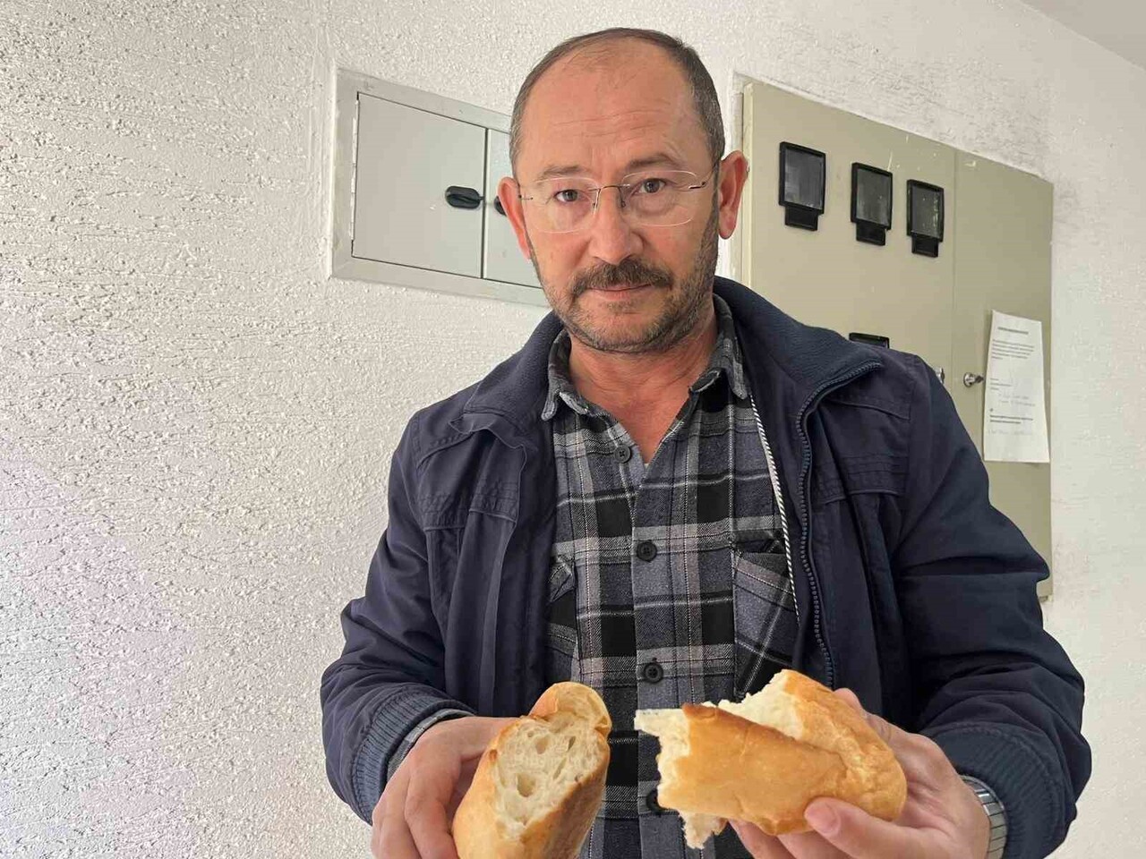 ESKİŞEHİR İL TARIM VE ORMAN MÜDÜRLÜĞÜ'NCE İÇİNDEN POŞET ÇIKAN EKMEĞİ ÜRETEN FIRINDA YAPILAN...