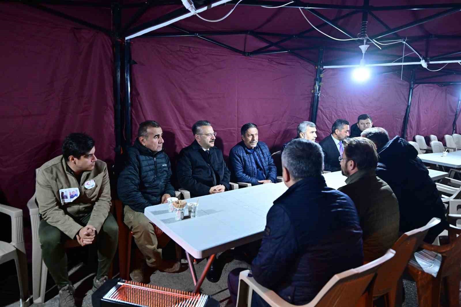 ESKİŞEHİR VALİSİ HÜSEYİN AKSOY, GÜRCİSTAN'DA DÜŞEN ASKERİ KARGO UÇAĞINDAKİ 20 ŞEHİTTEN HAVA UÇAK...