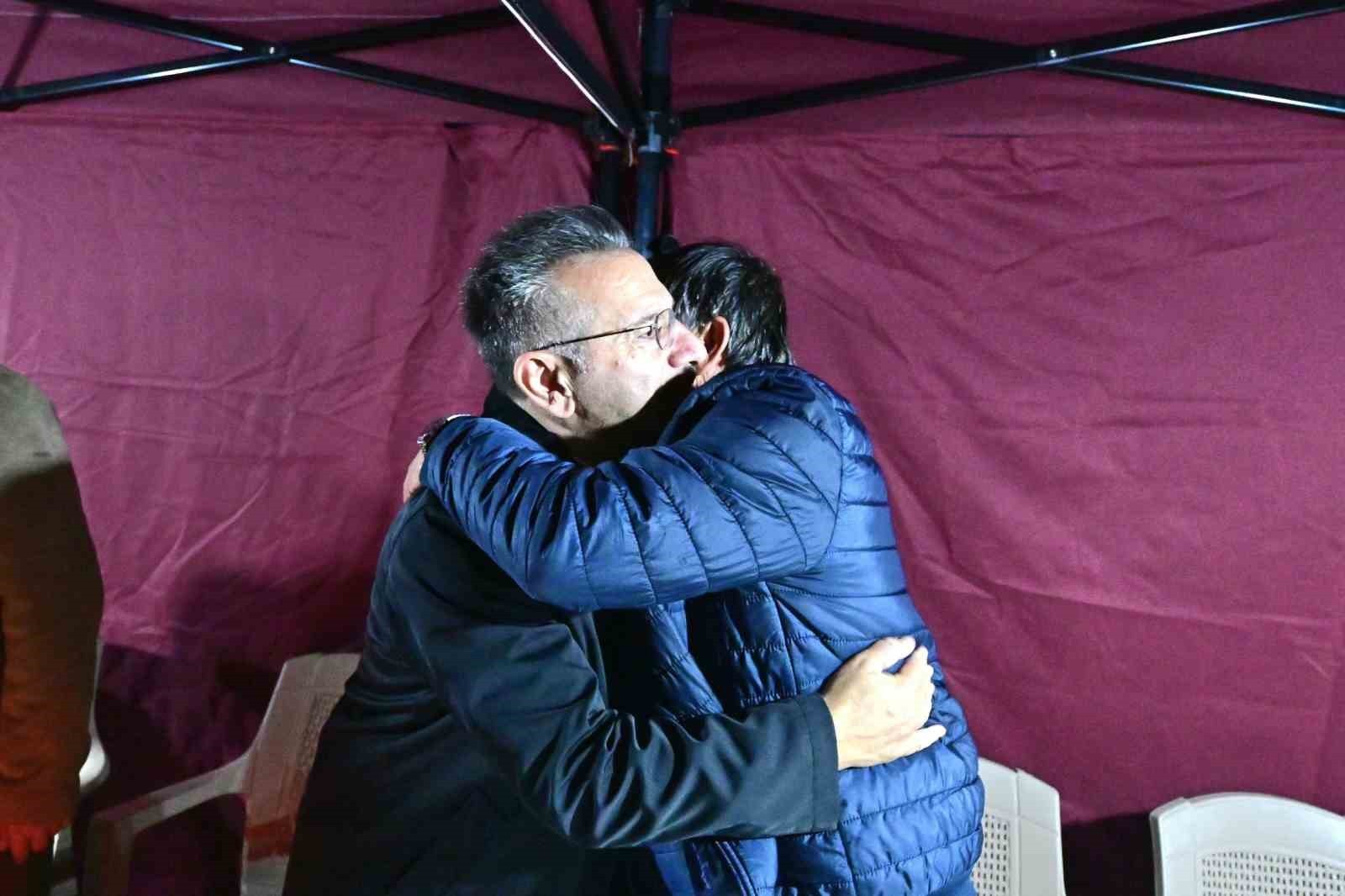 ESKİŞEHİR VALİSİ HÜSEYİN AKSOY, GÜRCİSTAN'DA DÜŞEN ASKERİ KARGO UÇAĞINDAKİ 20 ŞEHİTTEN HAVA UÇAK...