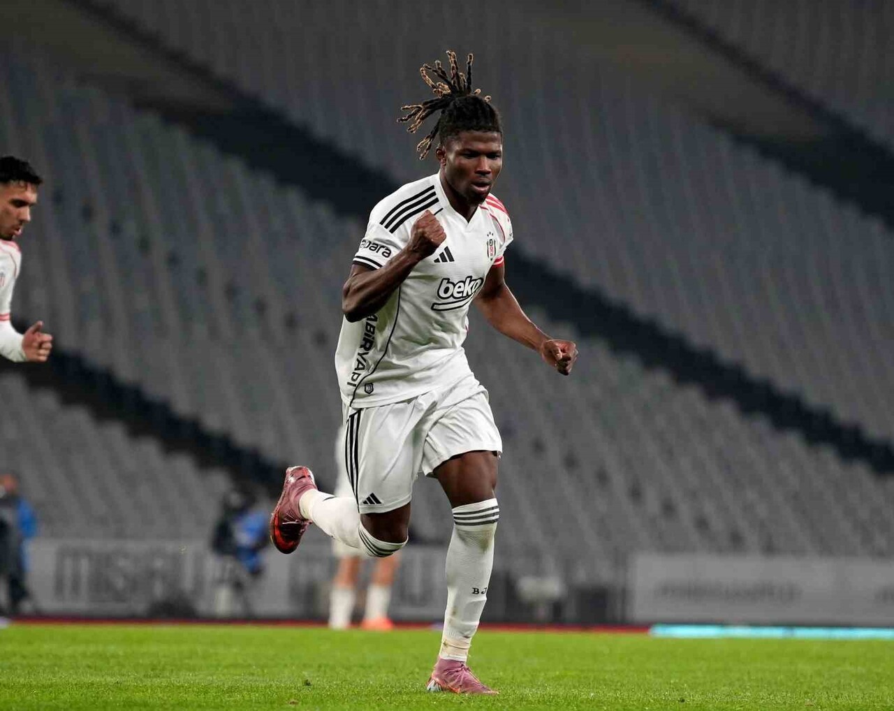 FATİH KARAGÜMRÜK MÜCADELESİNDE BEŞİKTAŞ’IN İKİNCİ GOLÜNÜ KAYDEDEN EL BİLAL TOURE, SÜPER LİG’DE...