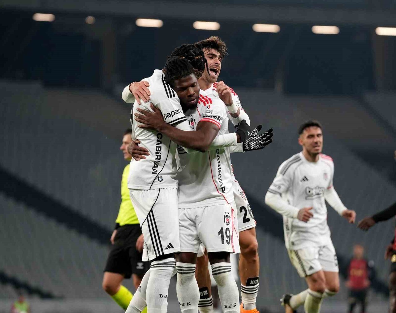 FATİH KARAGÜMRÜK MÜCADELESİNDE BEŞİKTAŞ’IN İKİNCİ GOLÜNÜ KAYDEDEN EL BİLAL TOURE, SÜPER LİG’DE...