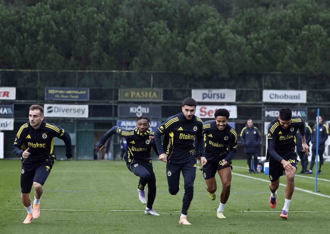 FENERBAHÇE, TRENDYOL SÜPER LİG'DE YARIN SAHASINDA GALATASARAY İLE OYNAYACAĞI MAÇIN HAZIRLIKLARINI...