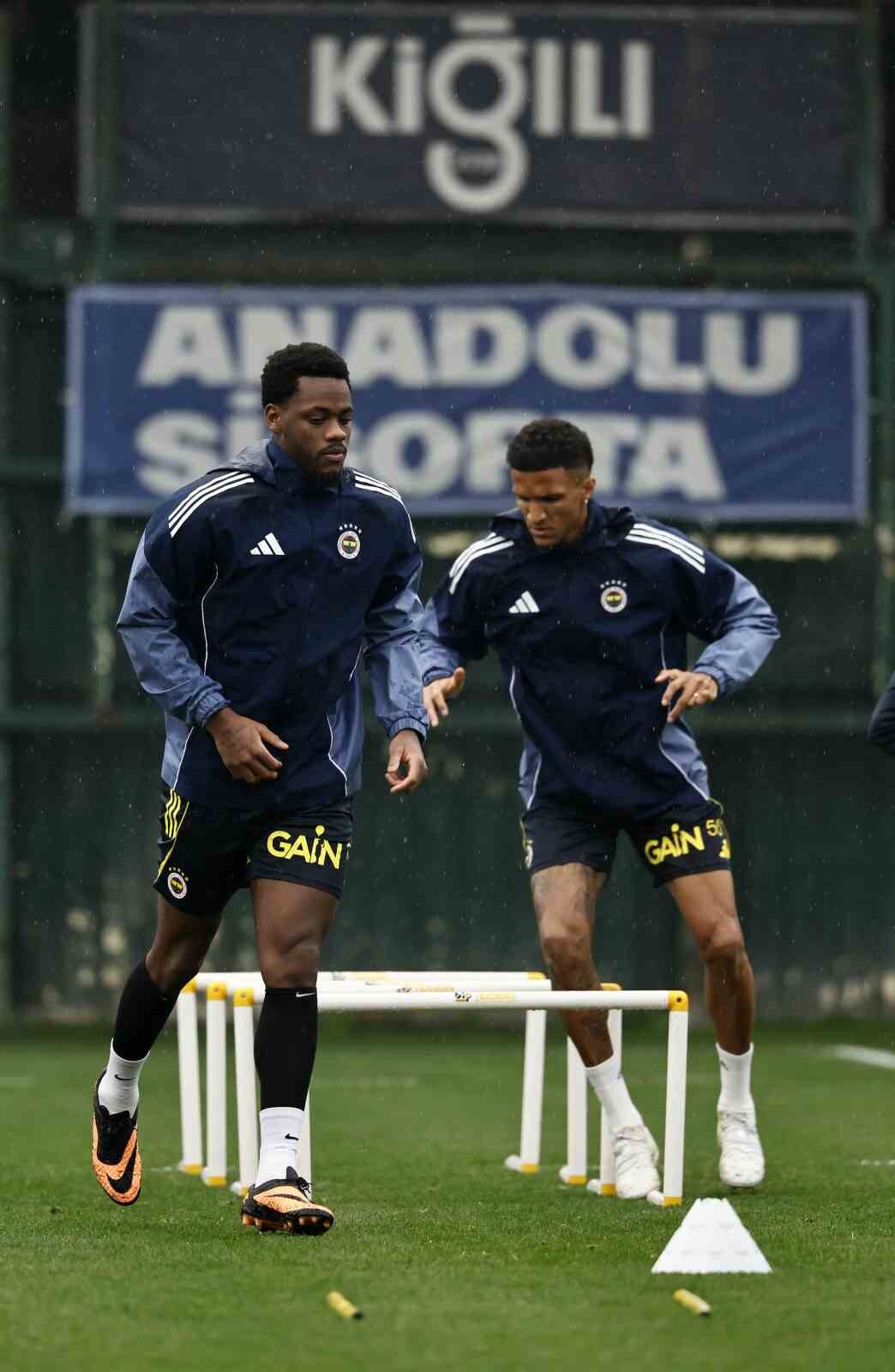 FENERBAHÇE, TRENDYOL SÜPER LİG'İN 14. HAFTASINDA 1 ARALIK PAZARTESİ GÜNÜ SAAT 20.00'DE GALATASARAY...