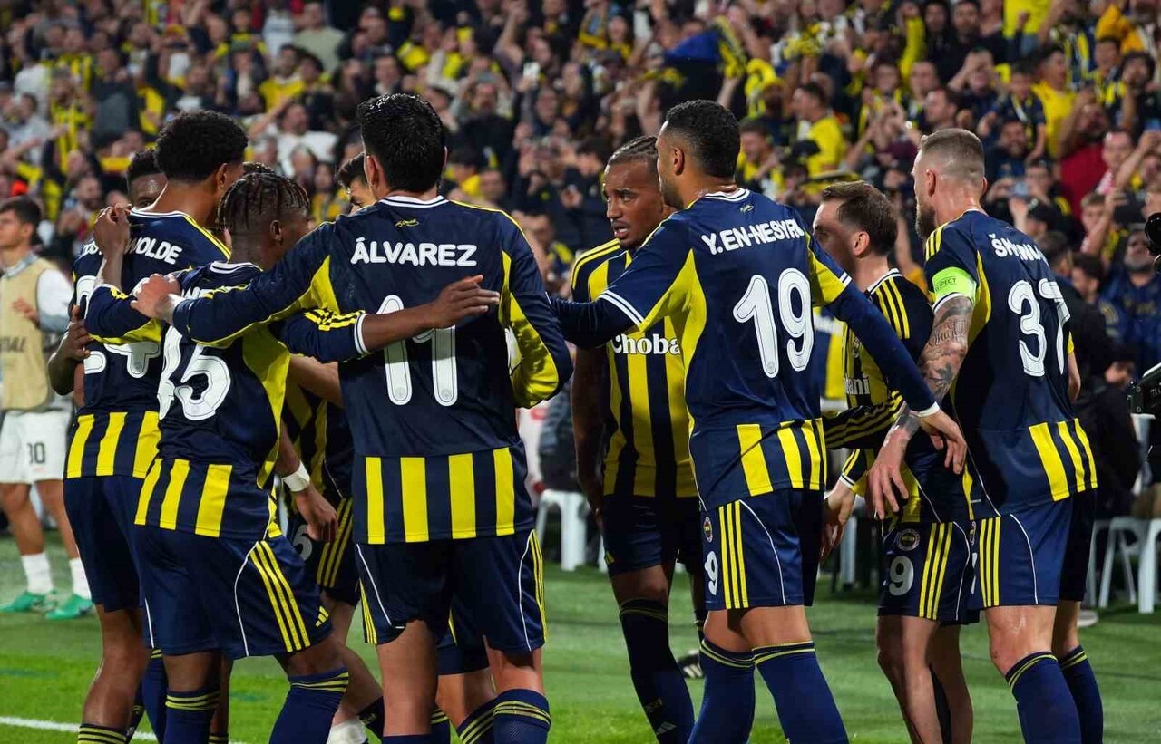 FENERBAHÇE, UEFA AVRUPA LİGİ'NDE YARIN MACAR EKİBİ FERENCVAROS'U KONUK EDECEK. İKİ EKİP 54 YIL...