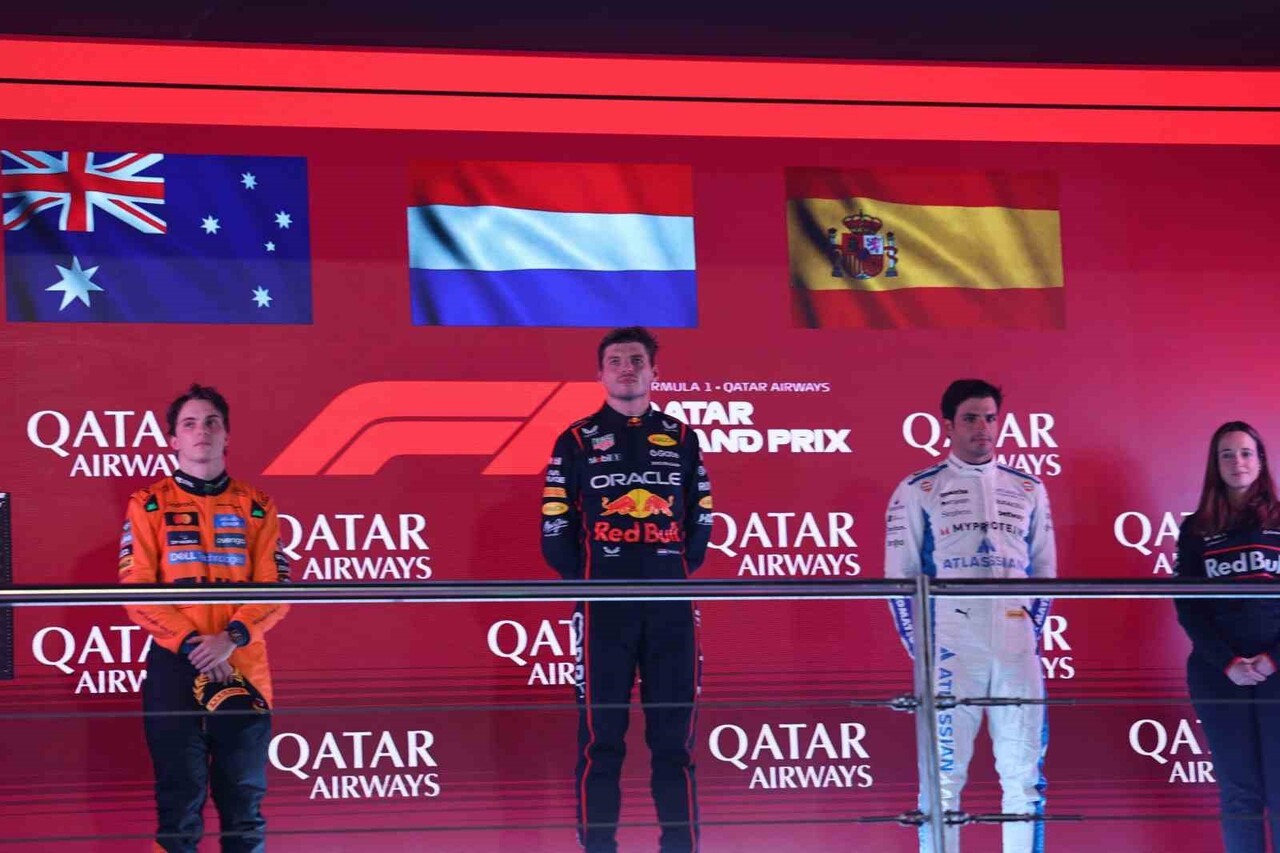 FORMULA 1'DE SEZONUN 23. YARIŞI OLAN KATAR GRAND PRİX'SİNİ, RED BULL'UN HOLLANDALI PİLOTU MAX...
