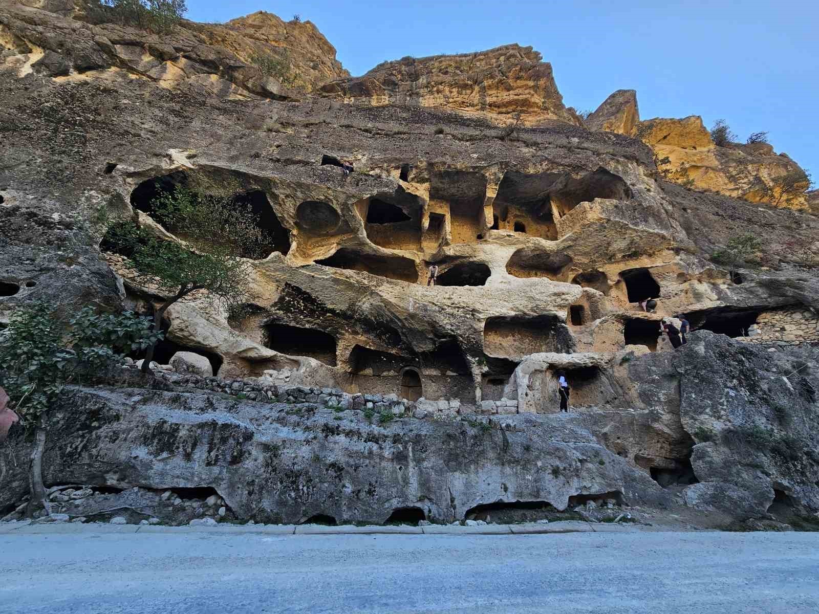 GABAR DAĞI’NDAKİ SAKLI CENNET "7 KATLI APARTMAN MAĞARASI"