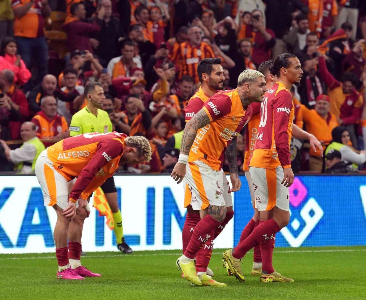 GALATASARAY, GENÇLERBİRLİĞİ KARŞILAŞMASIYLA SAHASINDAKİ YENİLMEZLİK SERİSİNİ 33 MAÇA...