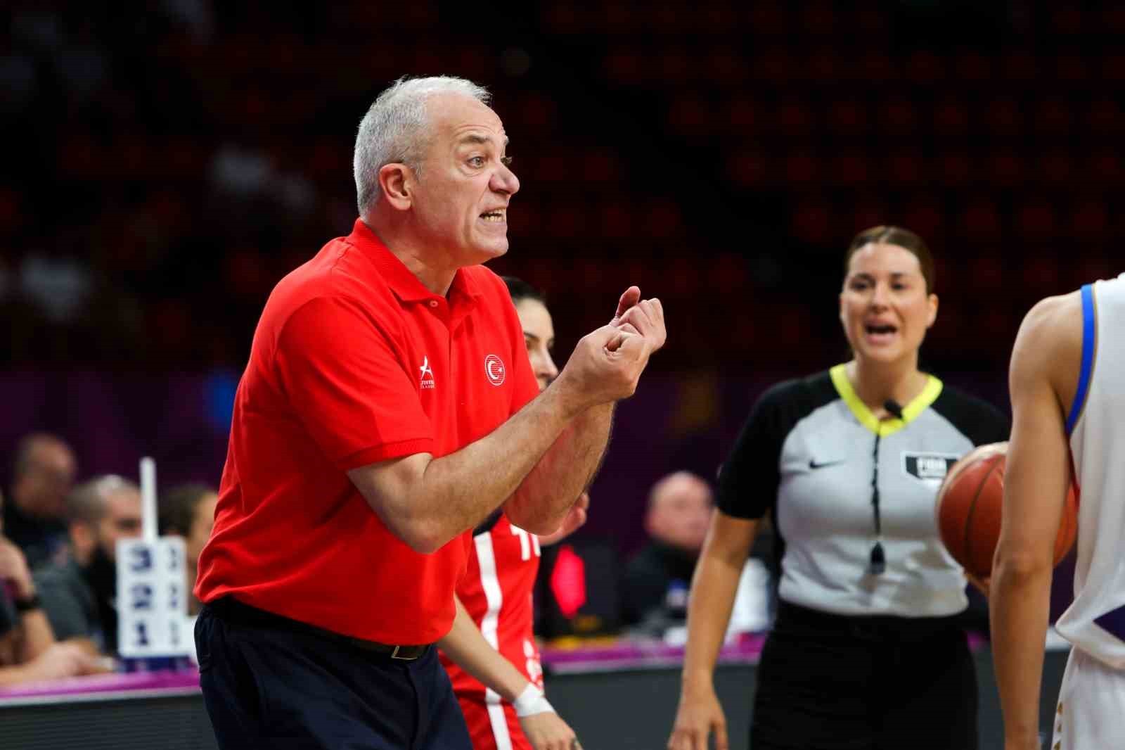 GALATASARAY KULÜBÜ, KADIN BASKETBOL TAKIMI BAŞANTRENÖRÜ EKREM MEMNUN İLE YOLLARINI AYIRDIĞINI...