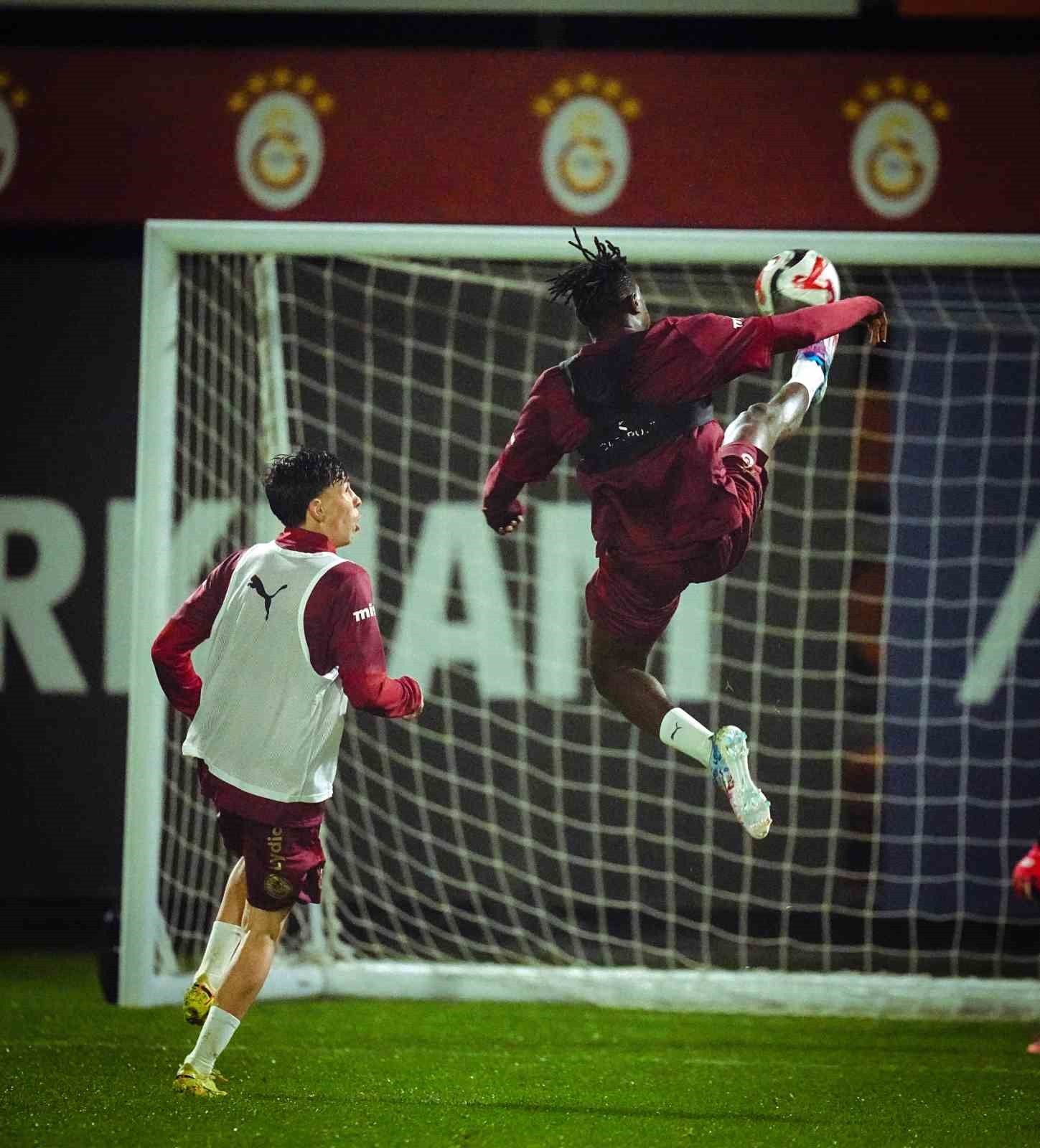 GALATASARAY, TRENDYOL SÜPER LİG’İN 13. HAFTASINDA GENÇLERBİRLİĞİ İLE YAPACAĞI MAÇIN HAZIRLIKLARINA...