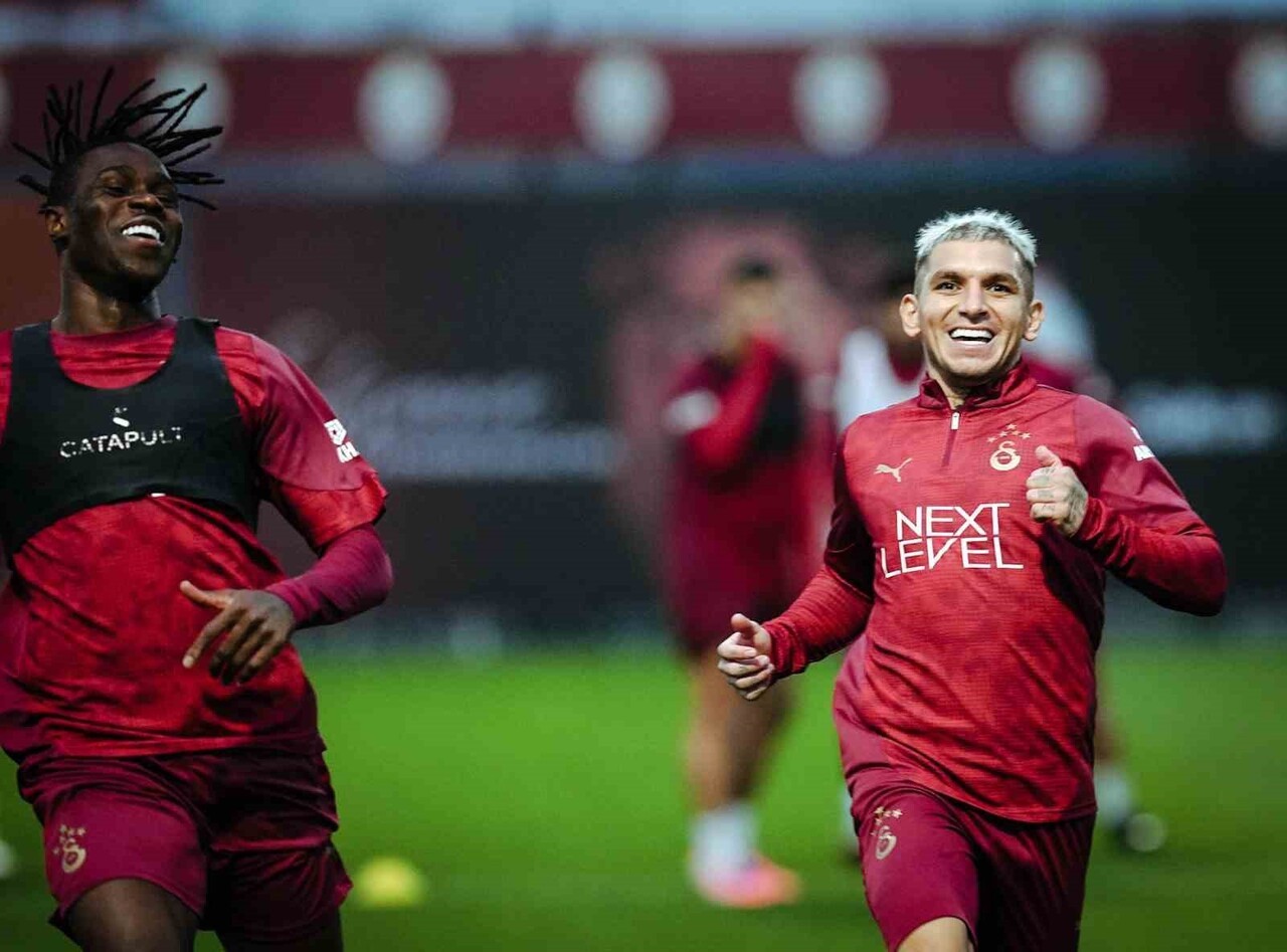GALATASARAY, TRENDYOL SÜPER LİG’İN 13. HAFTASINDA GENÇLERBİRLİĞİ İLE YAPACAĞI MAÇIN HAZIRLIKLARINI...