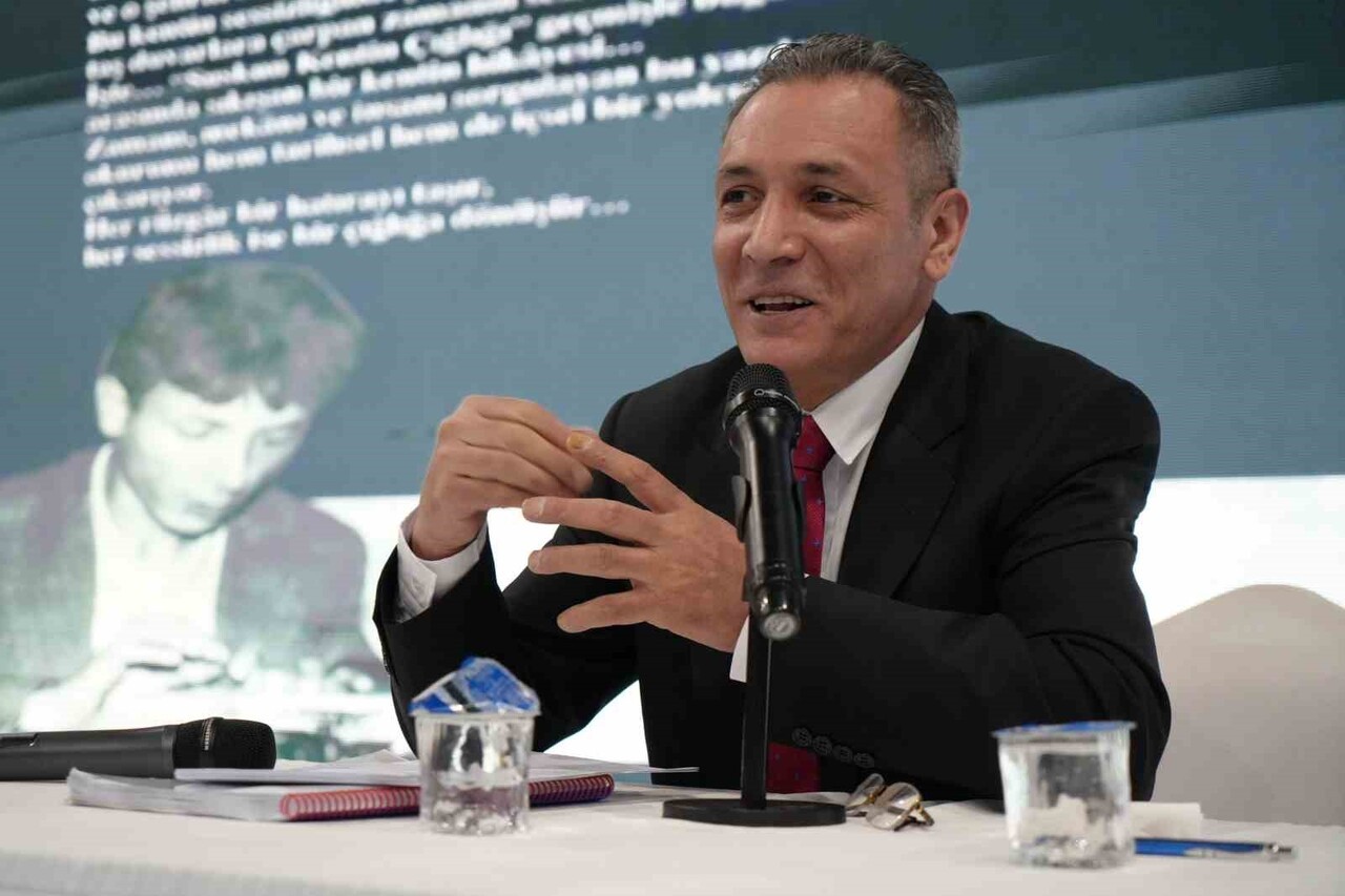 GAZETECİ-YAZAR ORHAN BOZKURT, DOĞU ANADOLU ERZURUM 7. KİTAP FUARI’NDA "ŞEHİR YAZILARI VE ERZURUM"...