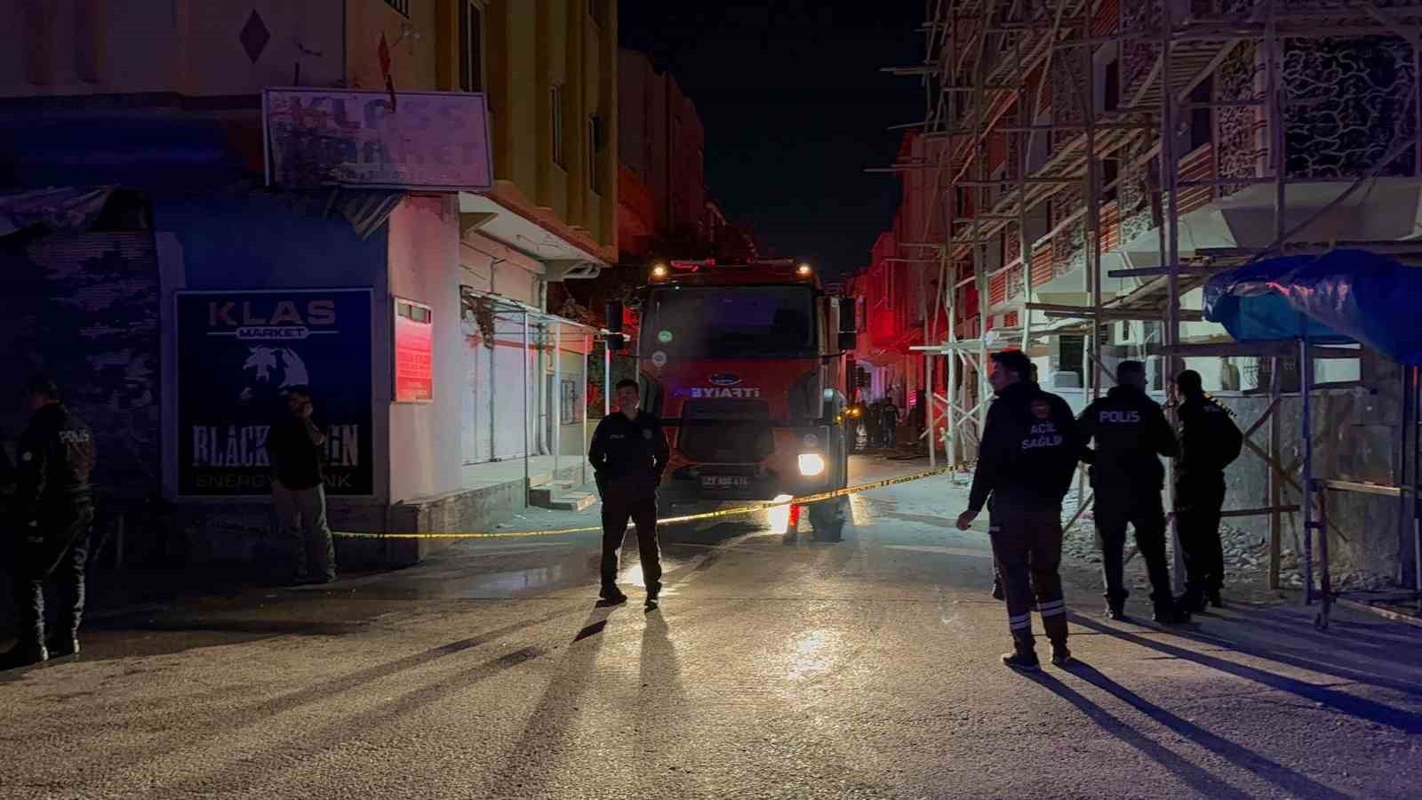 GAZİANTEP'TE 4 KATLI BOŞ BİR BİNADA ÇIKAN YANGIN İTFAİYE TARAFINDAN SÖNDÜRÜLDÜ. YANGIN SONRASI...