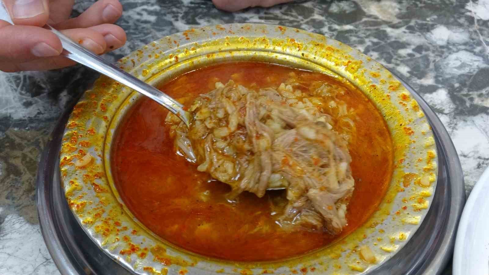 GAZİANTEP'TE İÇERİSİNDEKİ MALZEMELER SAYESİNDE DOĞAL ANTİBİYOTİK ÖZELLİĞİ TAŞIYAN BEYRAN, SOĞUK...