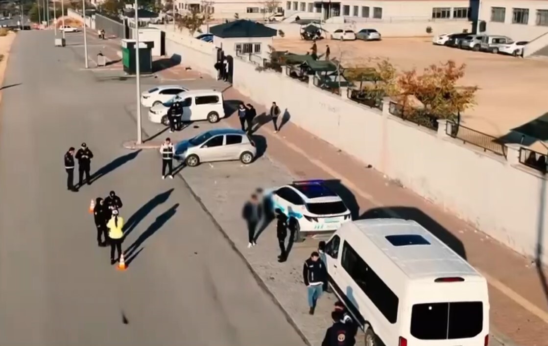 GAZİANTEP'TE OKUL ÇEVRELERİNDE DRON DESTEKLİ HUZUR UYGULAMASI YAPILDI