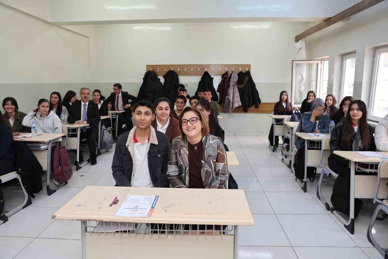 GAZİANTEP BÜYÜKŞEHİR BELEDİYESİ’NİN, KENTTE LGS VE YKS’YE HAZIRLANAN ÖĞRENCİLER İÇİN...