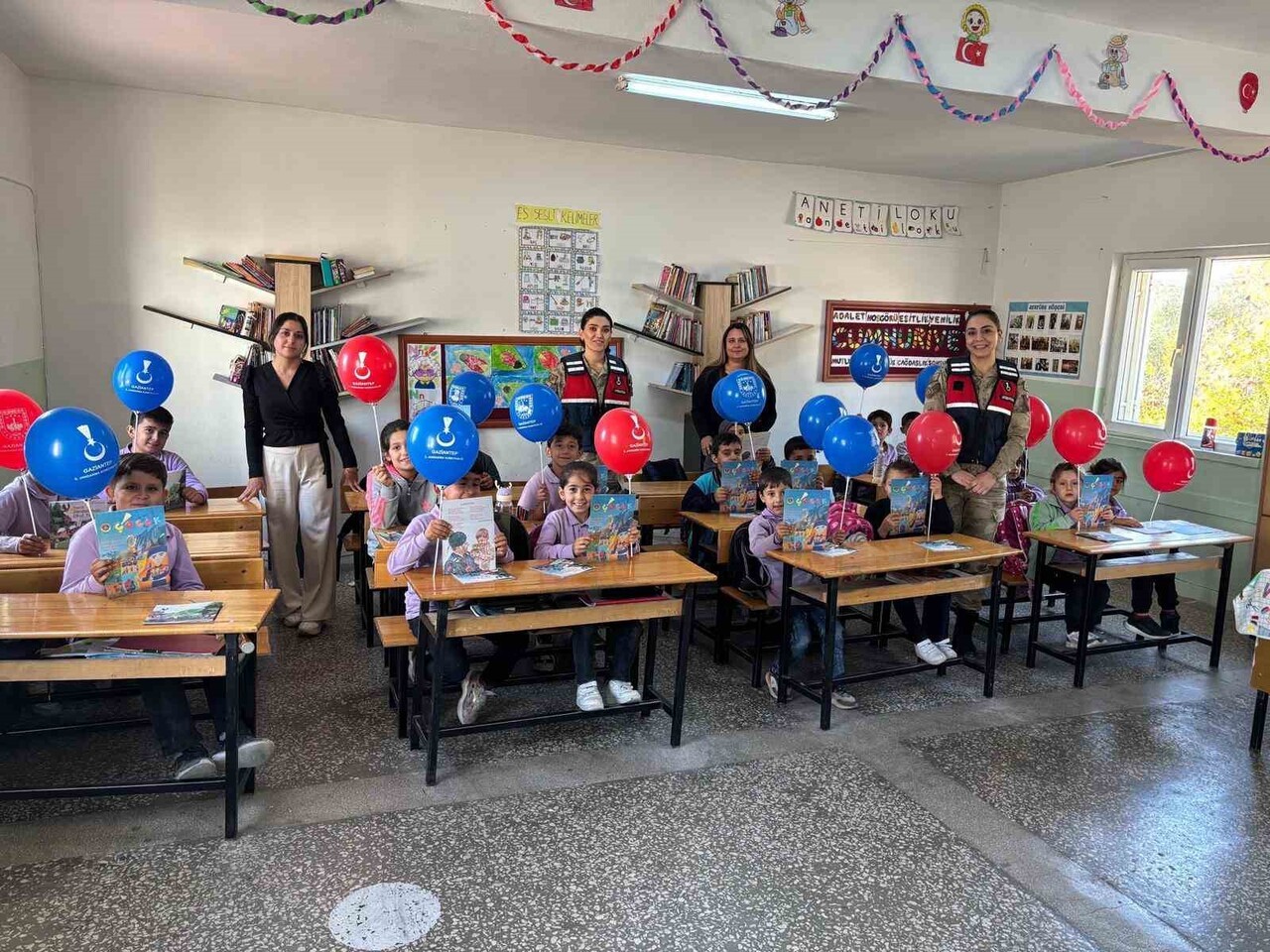 GAZİANTEP İL JANDARMA KOMUTANLIĞI, 20 KASIM "DÜNYA ÇOCUK HAKLARI GÜNÜ" KAPSAMINDA ARABAN İLÇESİNE...