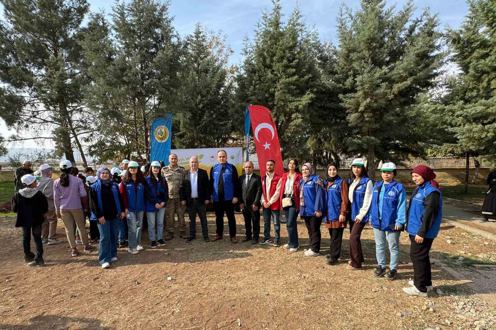 GAZİANTEP’İN ARABAN İLÇESİNDE 11 EKİM MİLLİ AĞAÇLANDIRMA GÜNÜ DOLAYISIYLA CUMHURİYET'İN 102’İNCİ...