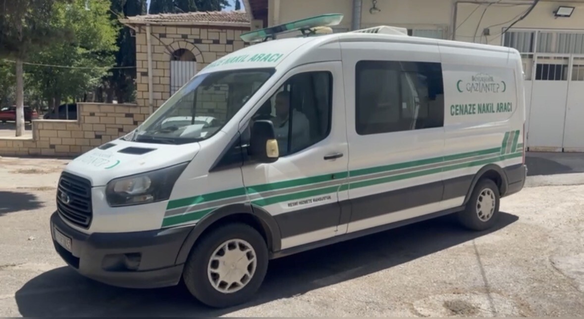 GAZİANTEP’TE BİR ŞAHIS, TARTIŞTIĞI AĞABEYİNİ SİLAHLA YARALADI. HASTANEYE KALDIRILAN AĞABEY...