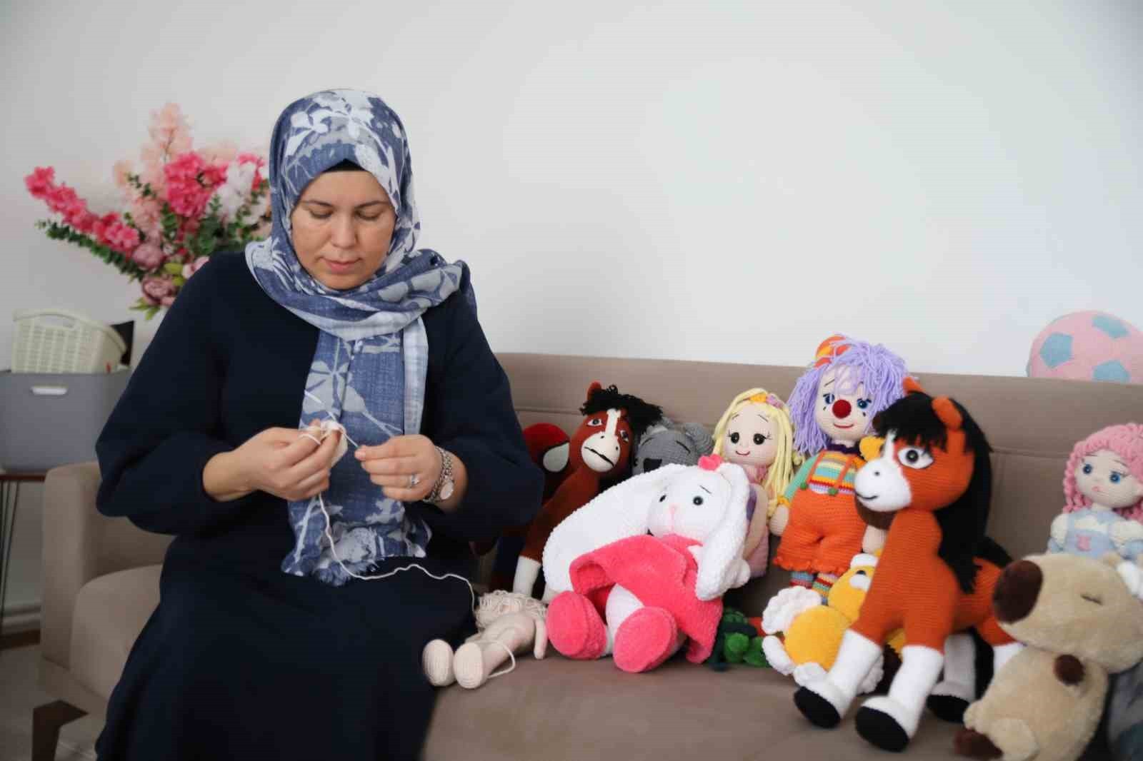 GAZİANTEP’TE YAŞAYAN 34 YAŞINDAKİ EV HANIMI AYŞE ÇALIŞKAN, 6 ÇOCUĞUNA İŞLEDİĞİ OYUNCAKLARLA...