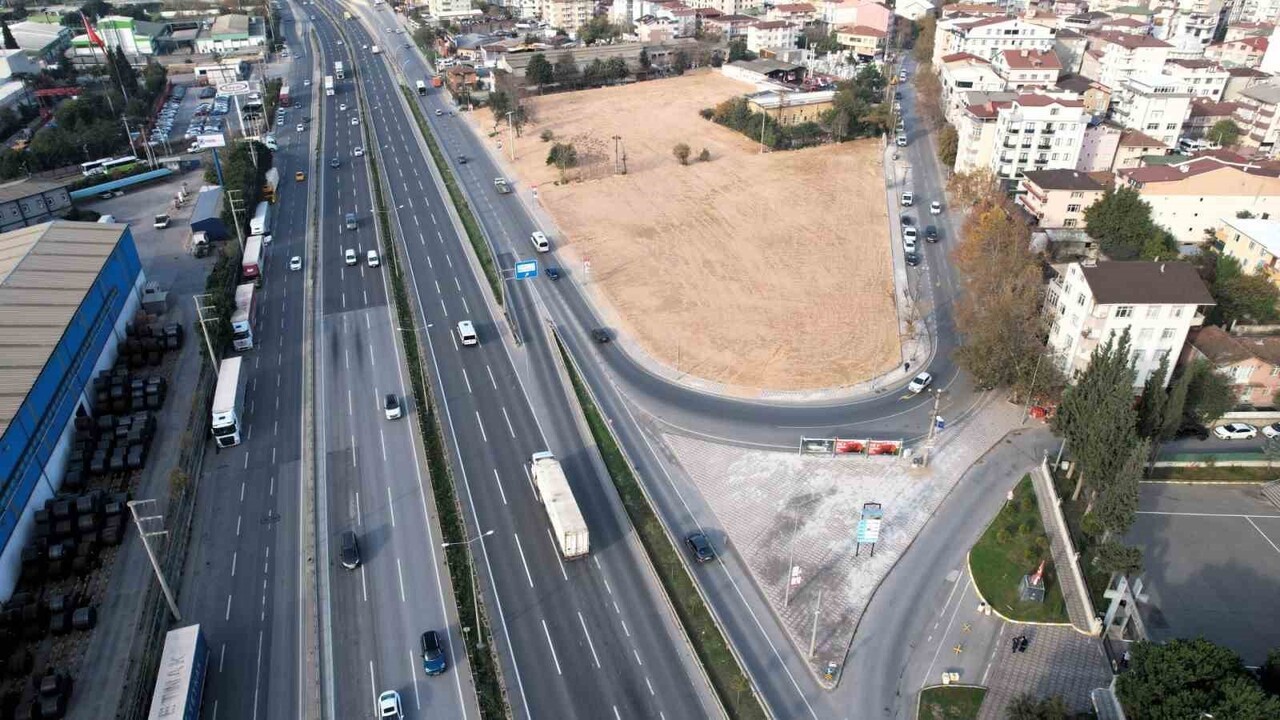 GEBZE’DE TRAFİK GÜVENLİĞİNİ VE AKICILIĞINI ARTTIRMAK AMACIYLA ESKİ BAĞDAT CADDESİ, HÜKÜMET...