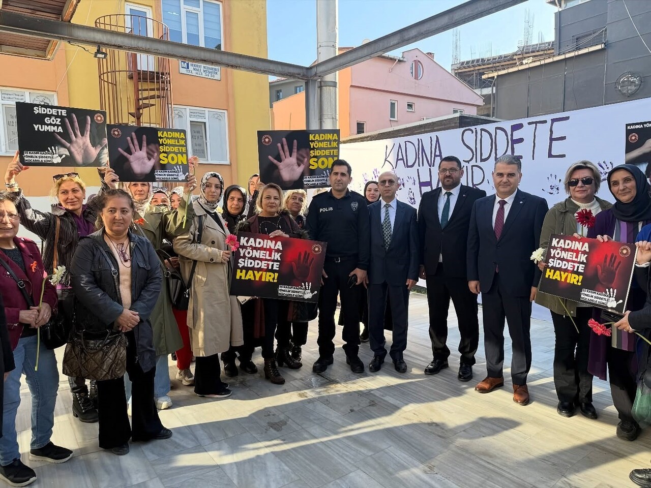 GÖLCÜK BELEDİYESİ VE GÖLCÜK KENT KONSEYİ, 25 KASIM KADINA YÖNELİK ŞİDDETE KARŞI ULUSLARARASI...