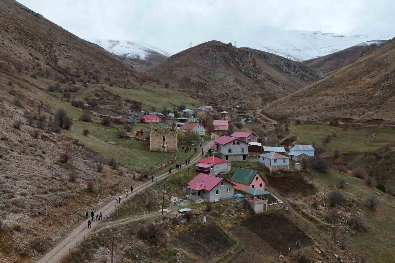 GÜMÜŞHANE’DE 71 DOĞA SEVER ŞEHRİN TESCİLLİ "50 DÜŞ PATİKASI" ROTASINDAKİ 40 KİLİSELİ KROM ANTİK...