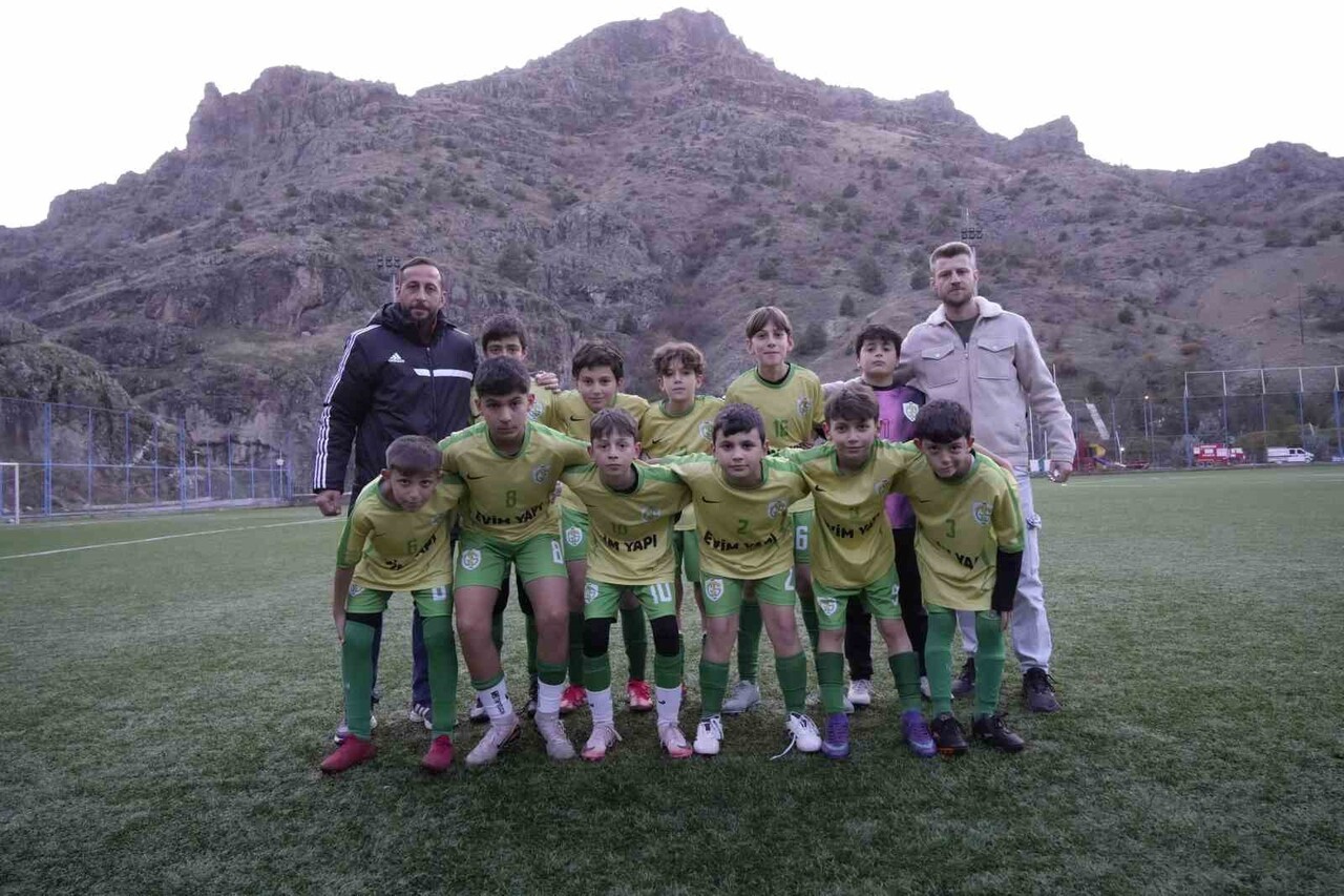 GÜMÜŞHANE’DE AMATÖR LİGDE MÜCADELE EDEN TEKKESPOR KULÜBÜ’NÜN BAŞKANI OGÜN ALKAN, TAKIMIN HEM...