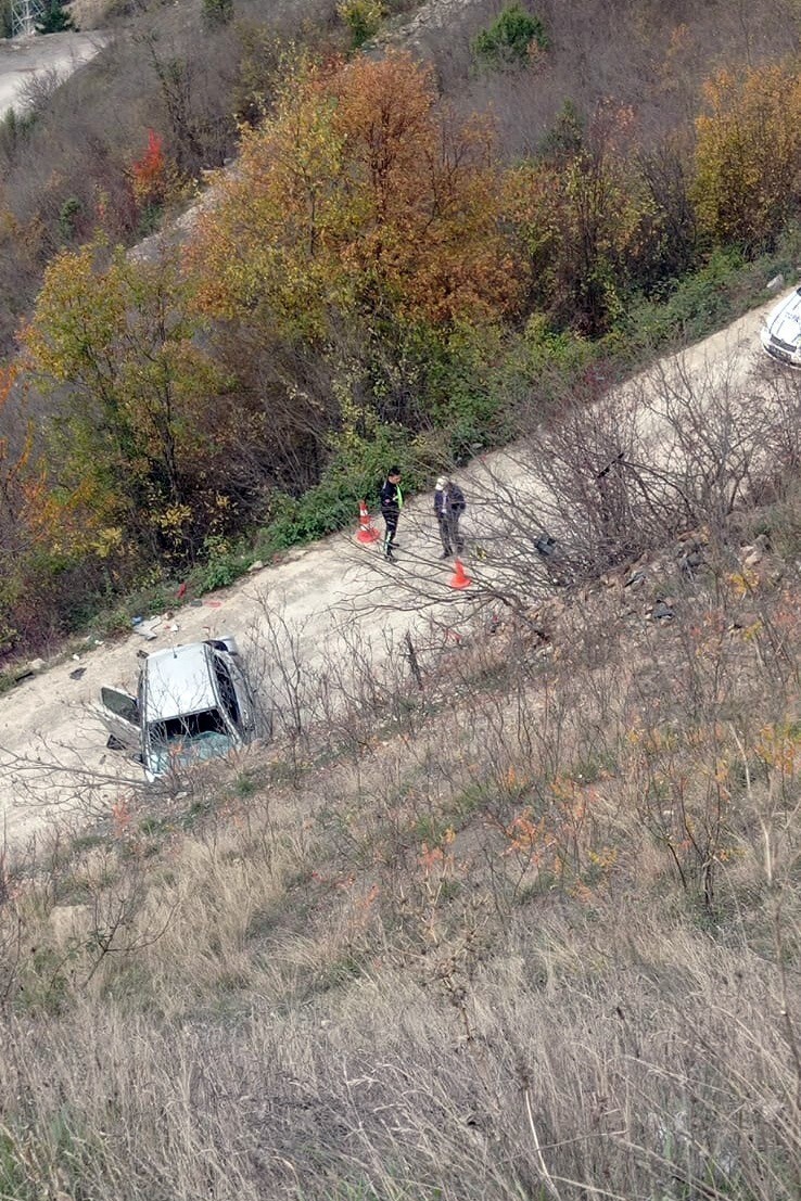 GÜMÜŞHANE’NİN KÜRTÜN İLÇESİNDE GECE YARISI KONTROLDEN ÇIKARAK 150 METRELİK UÇURUMA YUVARLANAN...