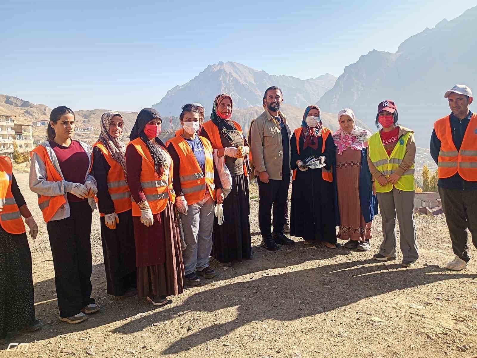 HAKKARİ BELEDİYESİ TEMİZLİK İŞLERİ MÜDÜRLÜĞÜ BÜNYESİNDE GÖREV YAPAN İŞKUR PERSONELİ VE BELEDİYE...