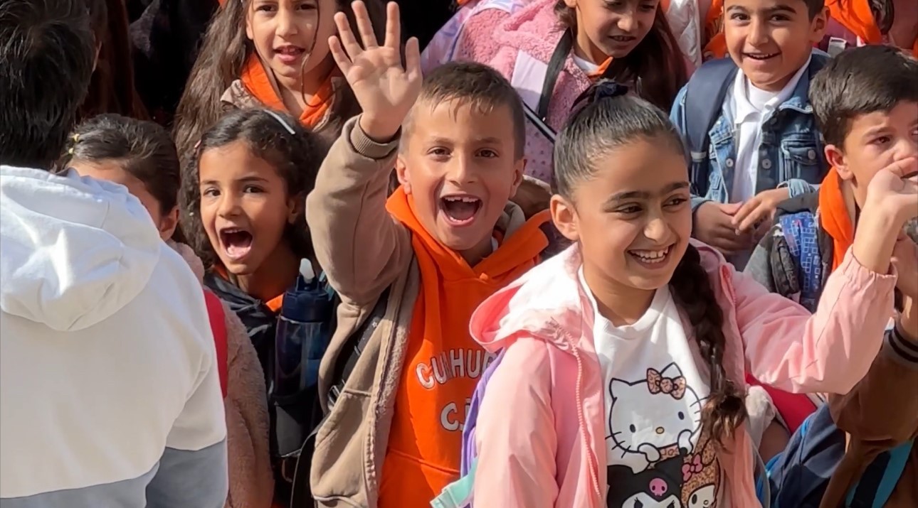 HAKKARİ’NİN YÜKSEKOVA İLÇESİNDE ÖĞRENCİLER SON DERS ZİLİNİN ÇALMASIYLA BİRLİKTE 9 GÜNLÜK ARA...