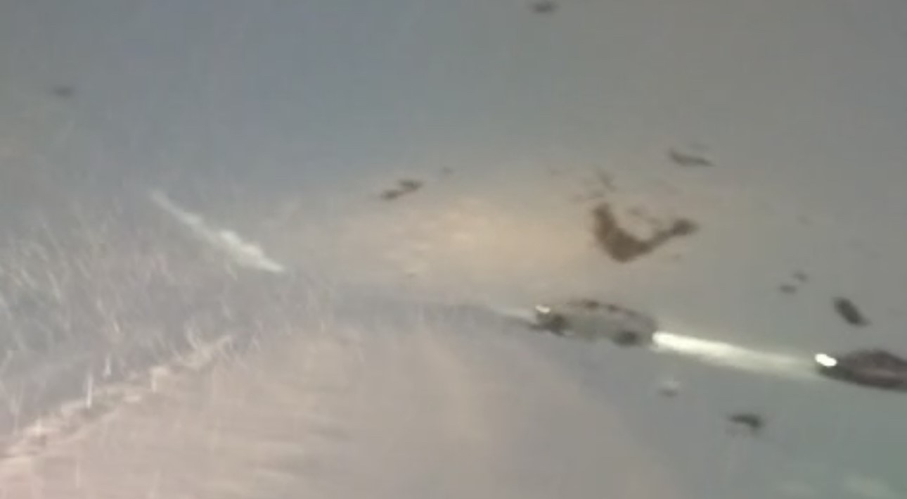 HAKKARİ’NİN YÜKSEKOVA İLÇESİNDE YOĞUN KAR YAĞIŞI NEDENİYLE YOLDA ARAÇLARINDA MAHSUR KALAN ÇOK...