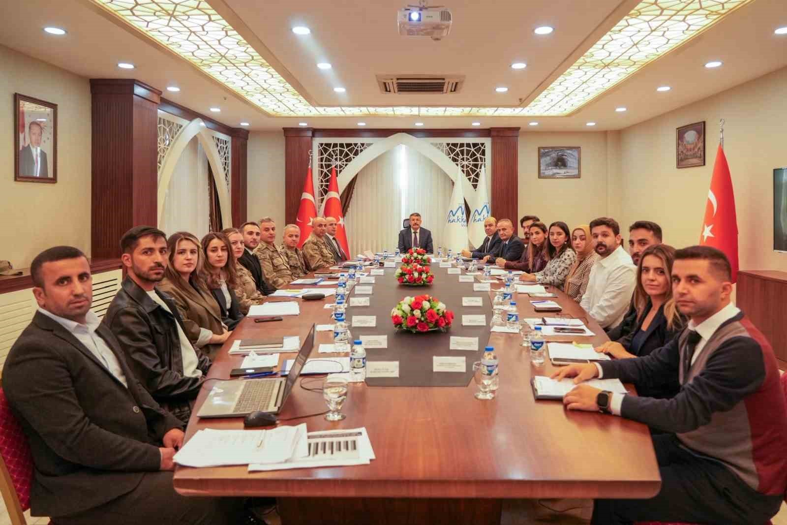 HAKKÂRİ VALİSİ ALİ ÇELİK BAŞKANLIĞINDA, VALİLİK TOPLANTI SALONU’NDA KADINA YÖNELİK ŞİDDETLE...