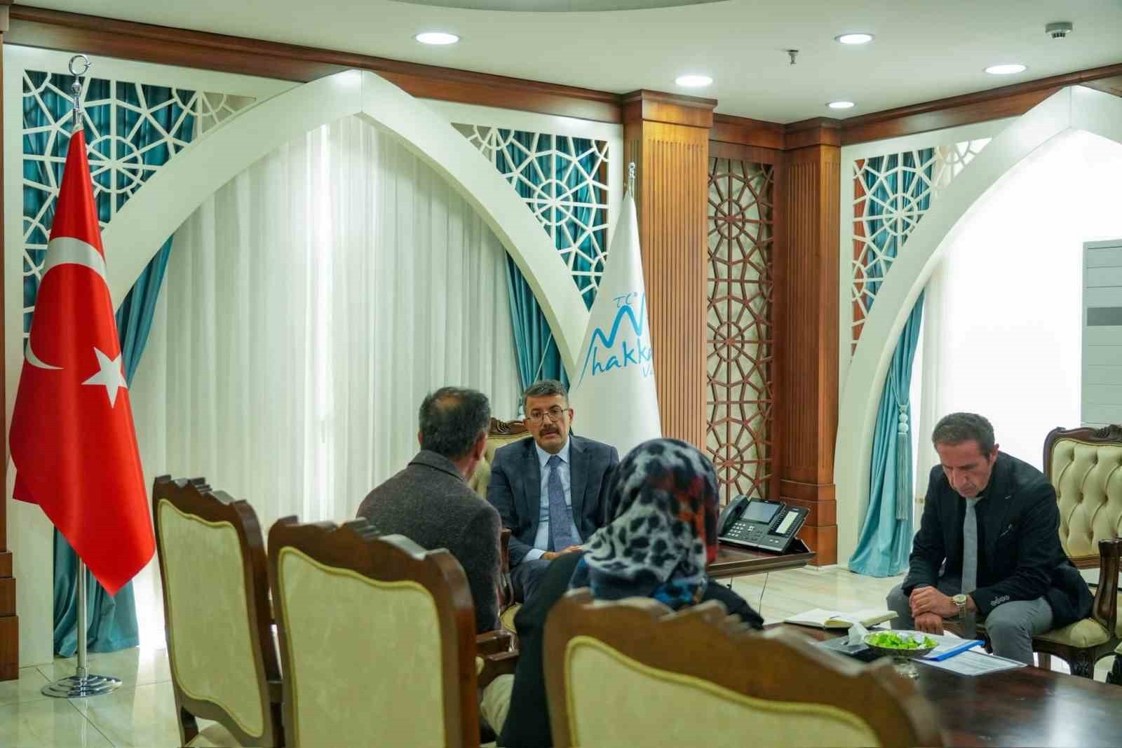 HAKKARİ VALİSİ ALİ ÇELİK, VATANDAŞLARI MAKAMINDA MİSAFİR EDEREK ÖNERİ, TALEP VE İSTEKLERİNİ...