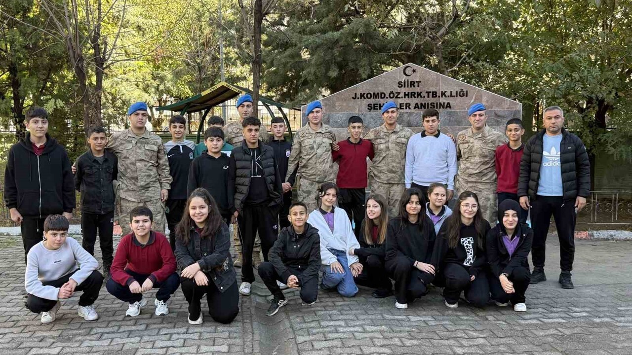 HALİDE KUTKUALP ORTAOKULU'NDAKİ ŞEHİTLER ÇEŞMESİ, ARA TATİLDE SİİRT JANDARMA KOMANDO ÖZEL HAREKAT...