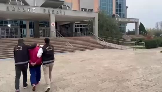 HATAY'DA DOLANDIRICILIK SUÇUNDAN 77 YIL HAPİS CEZASIYLA ARANAN FİRARİ ŞAHIS, KURYE KILIĞINA GİREN...