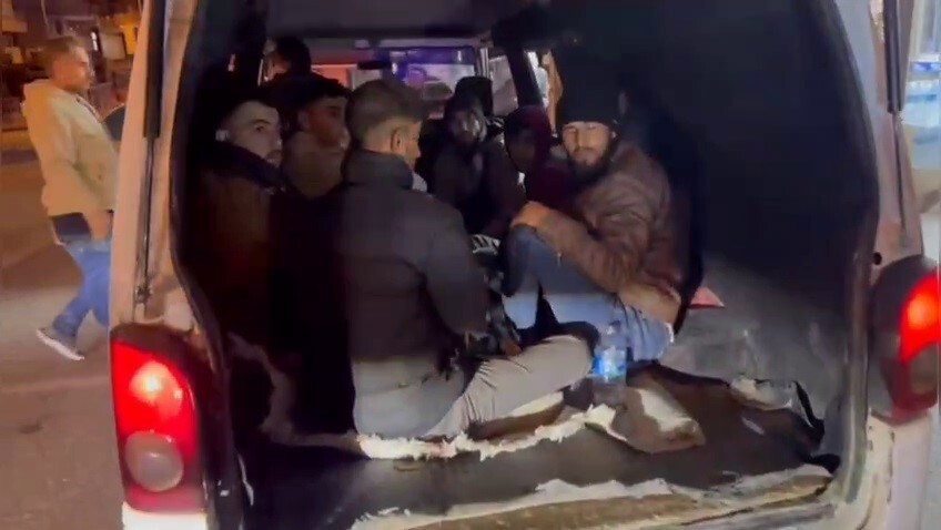 HATAY'DA POLİS EKİPLERİNİN ÇALIŞMASI NETİCESİNDE 9 GÖÇMEN ŞAHIS YAKALANDI. ŞAHISLARI YURT DIŞI...