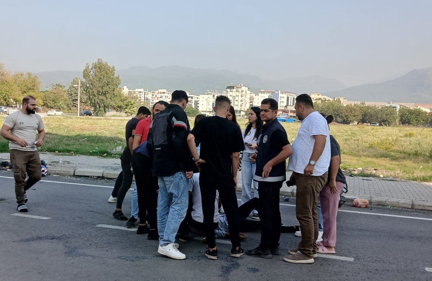 HATAY’DA 2 MOTOSİKLETİN ÇARPIŞMASIYLA YAŞANAN KAZADA ARAÇ SÜRÜCÜLERİ YARALANDI.