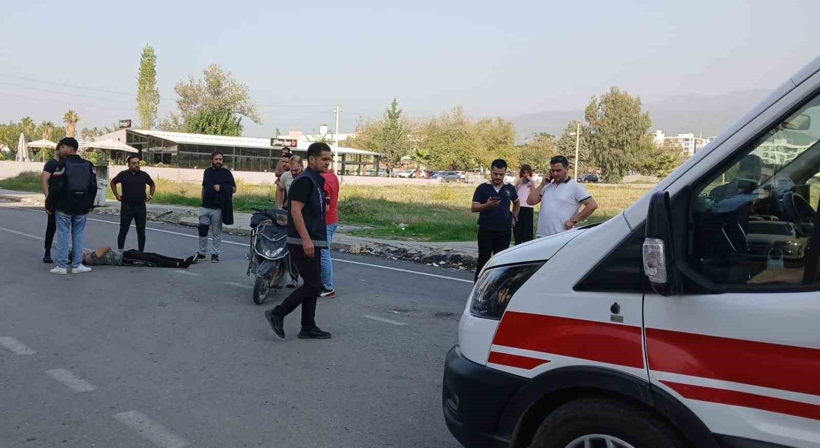 HATAY’DA 2 MOTOSİKLETİN ÇARPIŞMASIYLA YAŞANAN KAZADA ARAÇ SÜRÜCÜLERİ YARALANDI.