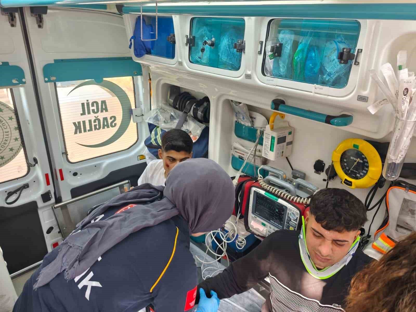 HATAY’DA UÇURUMDAN YUVARLANAN MOTOSİKLETTEKİ 2 KİŞİYİ İTFAİYE EKİPLERİ KURTARDI.