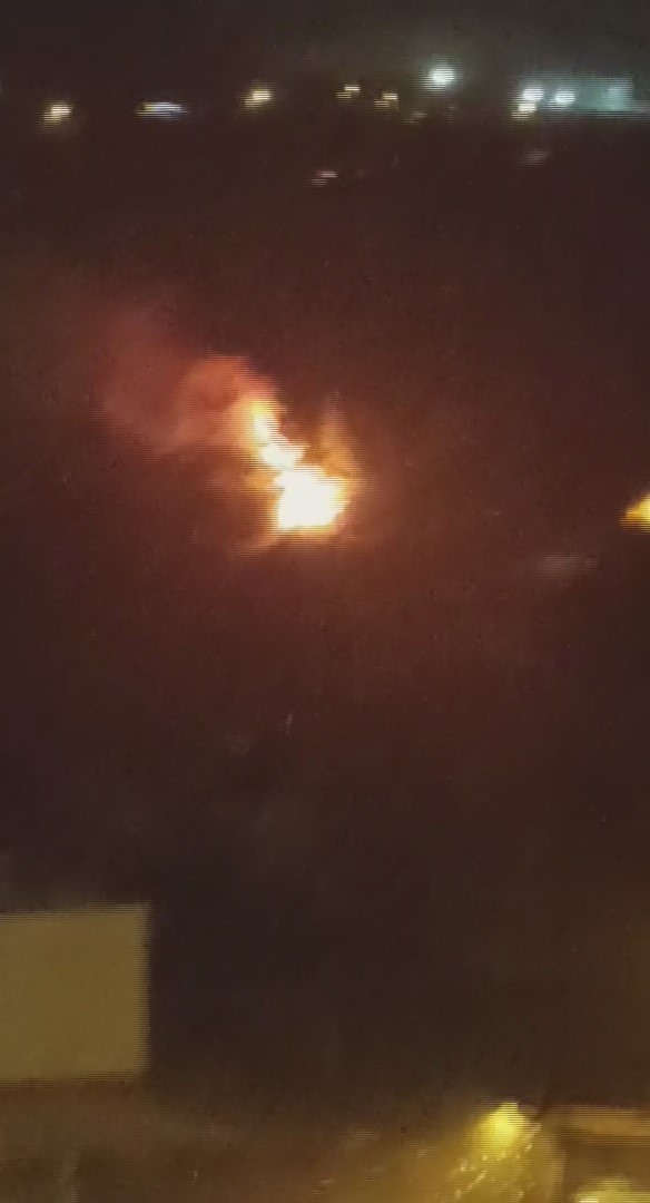 HATAY’IN ANTAKYA İLÇESİNDE AKŞAM SAATLERİNDE BAŞLAYAN SAĞANAK YAĞIŞTA YILDIRIM DÜŞMESİYLE AĞAÇLIK...