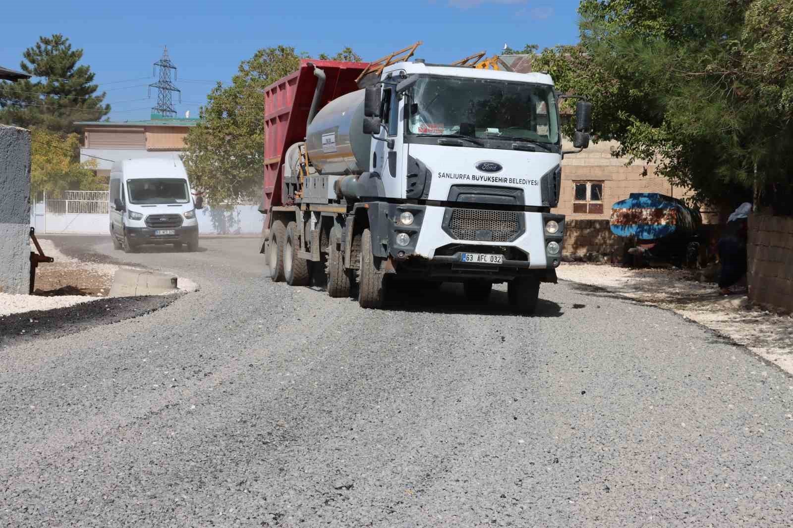 HİLVAN’DA 5 KİLOMETRELİK YOLUN SATHİ ASFALT ÇALIŞMALARINI TAMAMLADI
