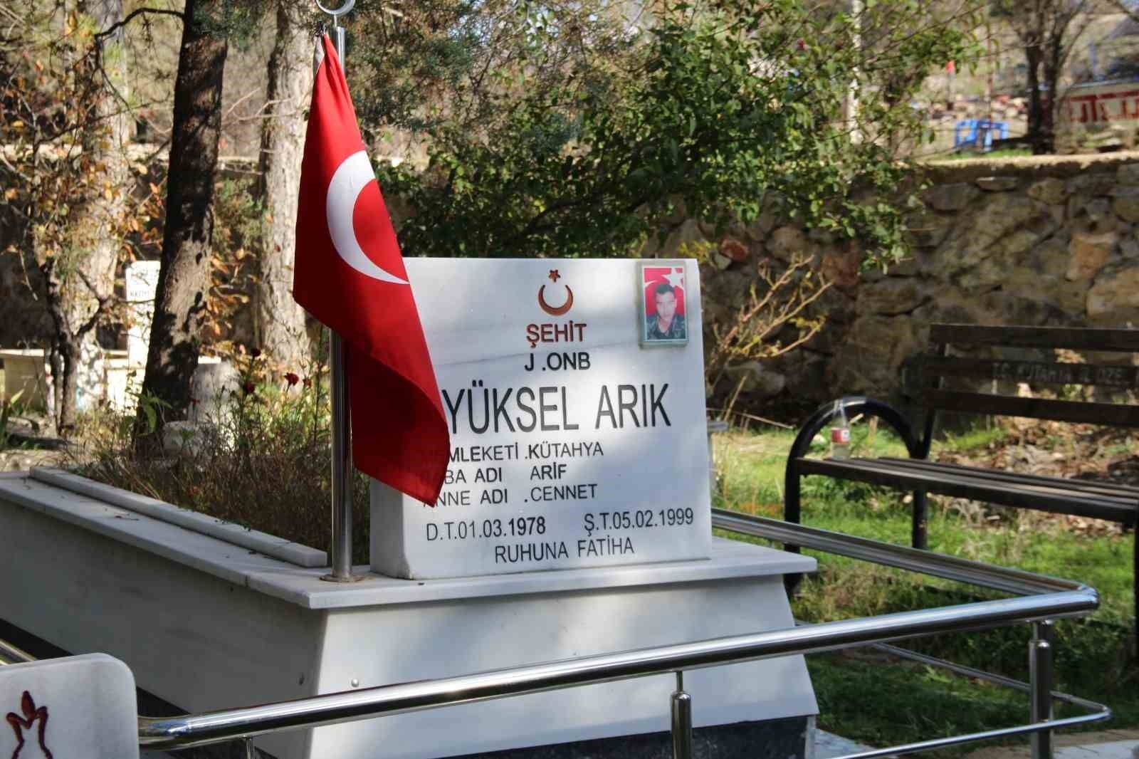 HİSARCIK KAYMAKAMI ERKAN ATAM’DAN, ŞEHİT MEZARINA VE AİLESİNE ZİYARET