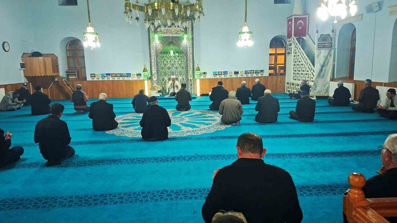 HİSARCIK’TA ŞEHİT VE VEFAT EDEN ÖĞRETMENLER İÇİN MEVLİT OKUTULDU