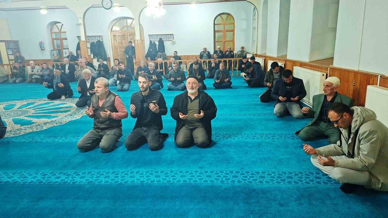 HİSARCIK’TA ŞEHİT VE VEFAT EDEN ÖĞRETMENLER İÇİN MEVLİT OKUTULDU