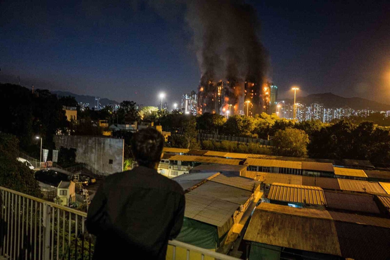 HONG KONG'UN TAİ PO BÖLGESİNDEKİ 31 KATLI GÖKDELENDE ÇIKAN VE DİĞER BİNALARA SIÇRAYAN YANGINDA...