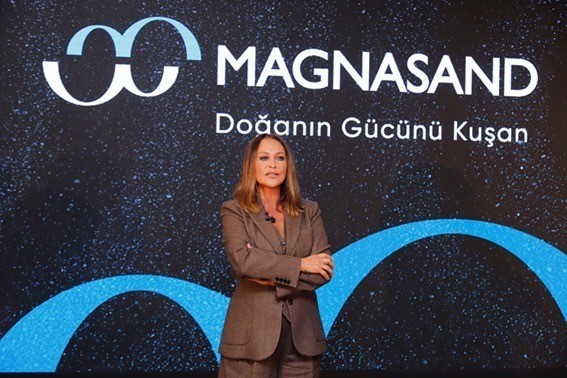 HÜLYA AVŞAR