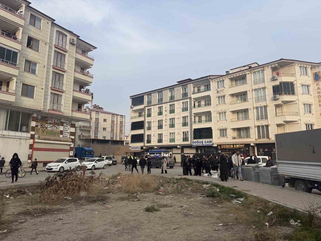 IĞDIR'DA HUSUMETLİ İKİ AİLE ARASINDAKİ TARTIŞMA SİLAHLI KAVGAYA DÖNÜŞTÜ.