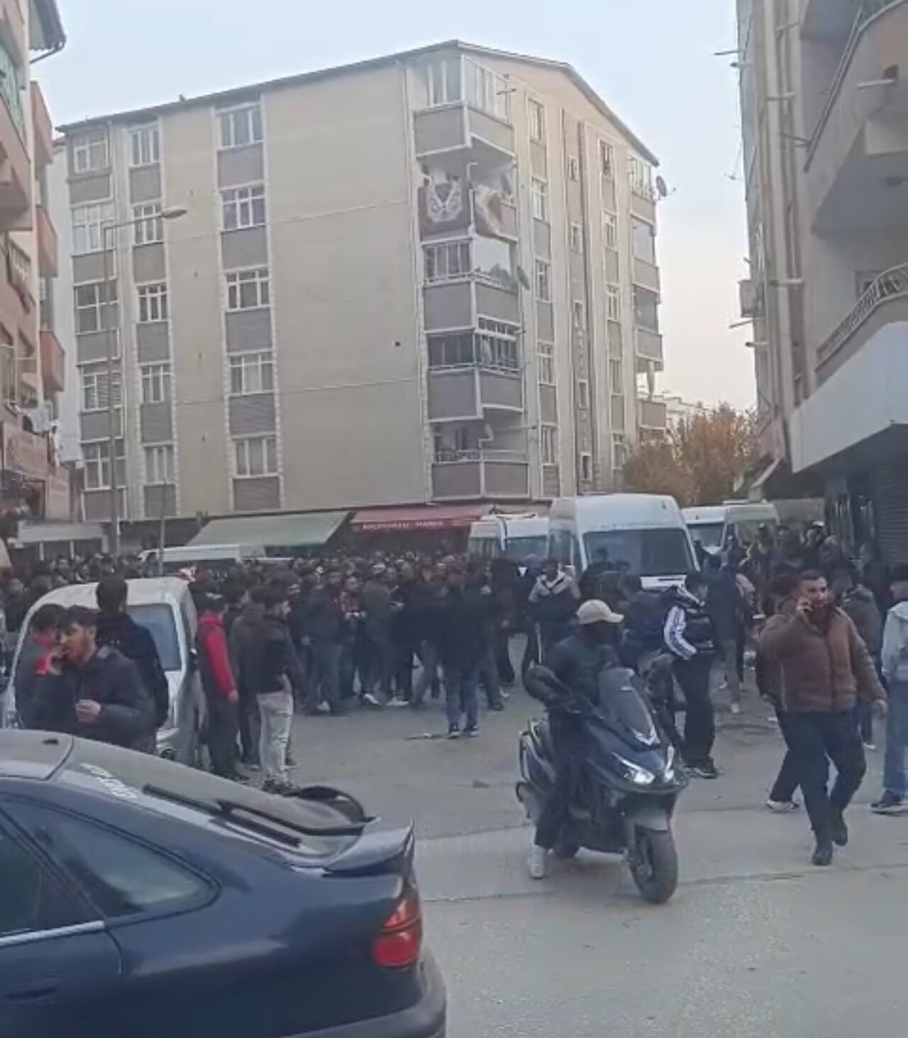 IĞDIR'DA HUSUMETLİ İKİ AİLE ARASINDAKİ TARTIŞMA SİLAHLI KAVGAYA DÖNÜŞTÜ.