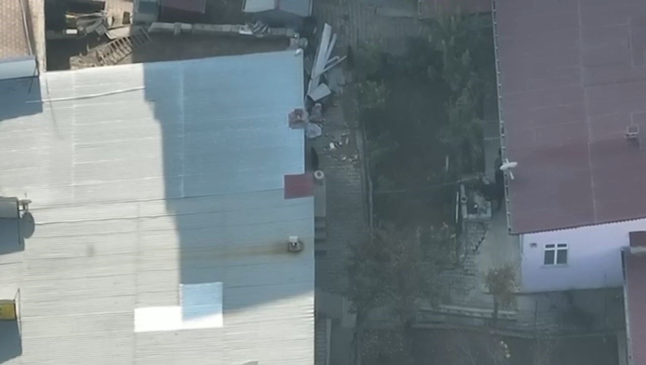 IĞDIR’DA SAHTE ALKOL OPERASYONU: 85 LİTRE SAHTE ALKOL VE RUHSATSIZ SİLAH ELE GEÇİRİLDİ